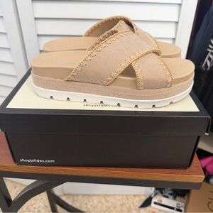 Women's Sandals 
JSlides Whipstitched Platform Sand Tan 8.5
